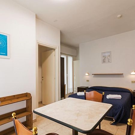 Residence Das Nest - Appartamenti A Pochi Passi Dal Mare Riccione Esterno foto