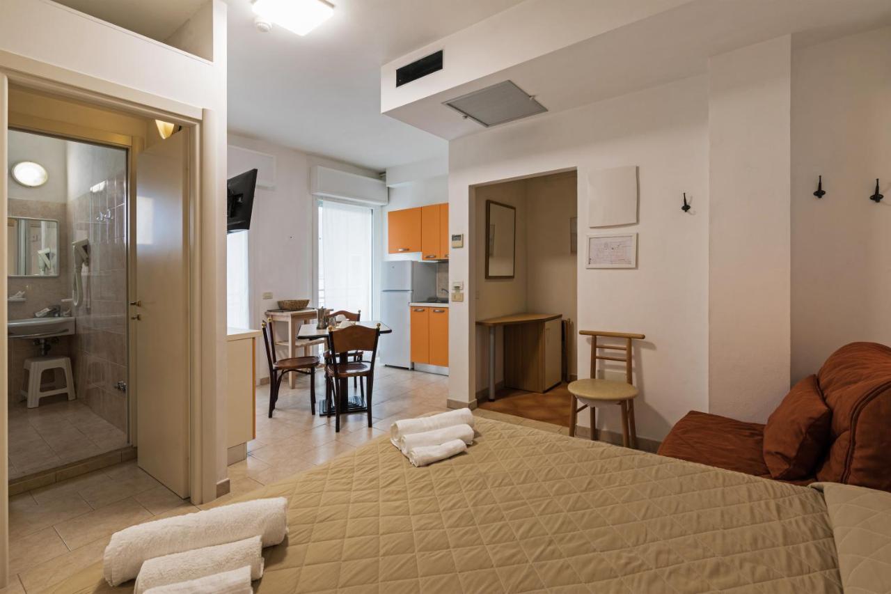 Residence Das Nest - Appartamenti A Pochi Passi Dal Mare Riccione Esterno foto