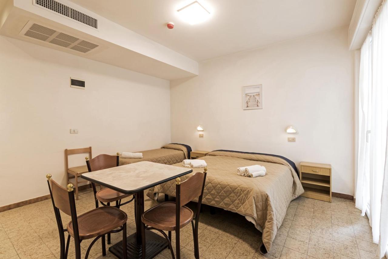 Residence Das Nest - Appartamenti A Pochi Passi Dal Mare Riccione Esterno foto