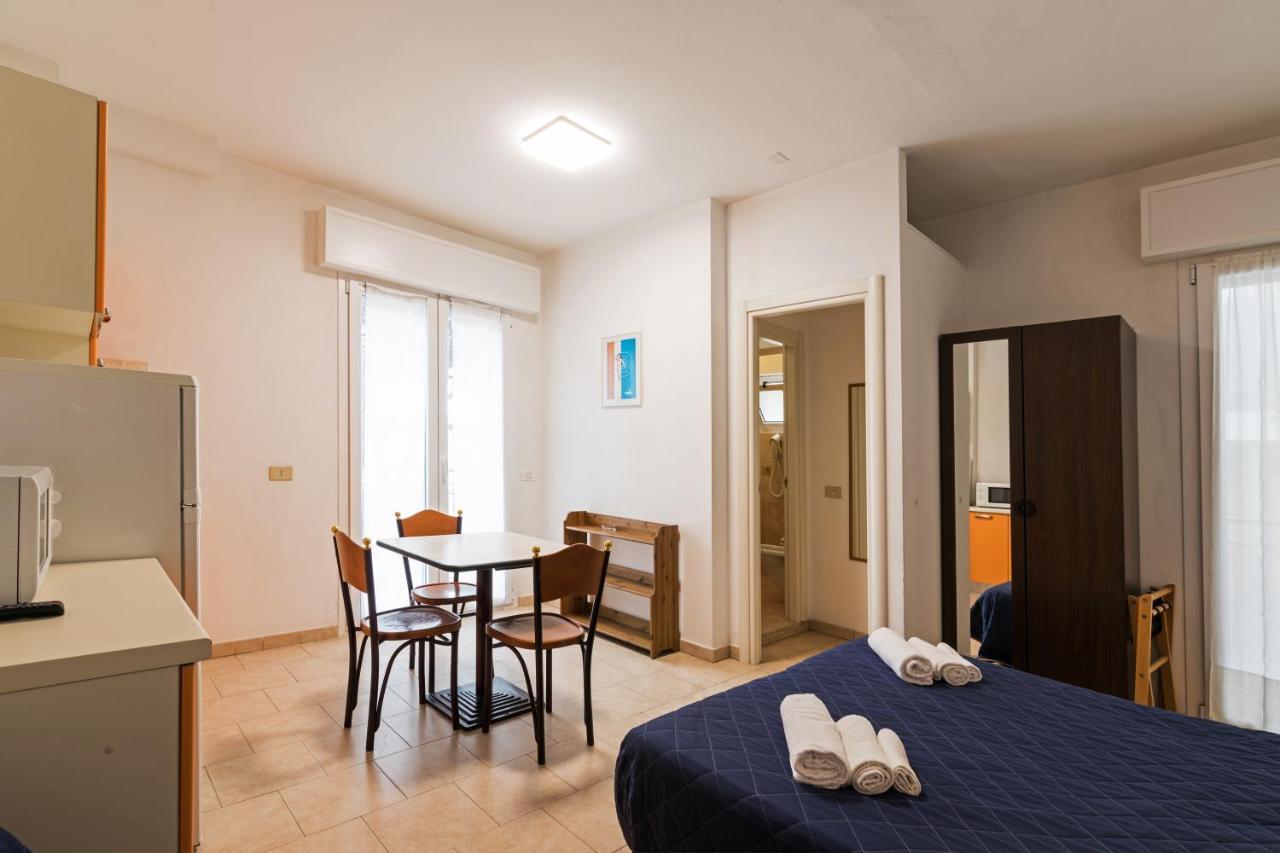 Residence Das Nest - Appartamenti A Pochi Passi Dal Mare Riccione Esterno foto