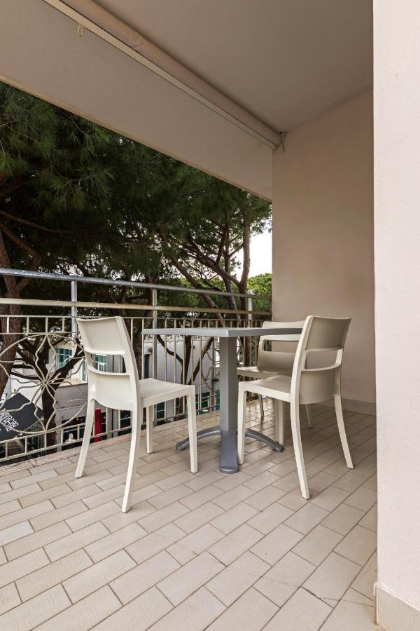 Residence Das Nest - Appartamenti A Pochi Passi Dal Mare Riccione Esterno foto