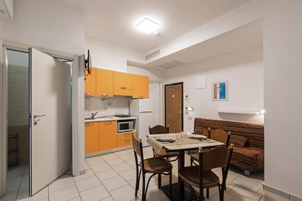 Residence Das Nest - Appartamenti A Pochi Passi Dal Mare Riccione Esterno foto