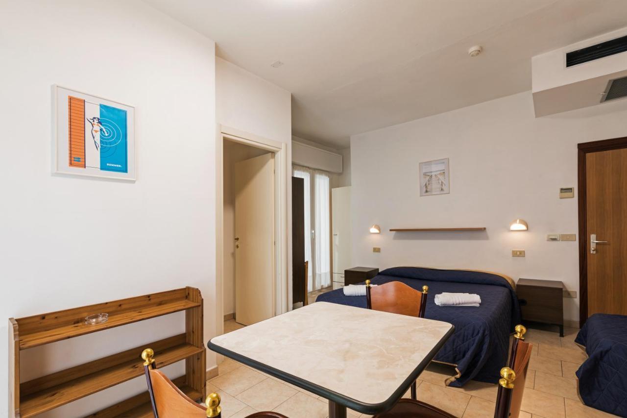 Residence Das Nest - Appartamenti A Pochi Passi Dal Mare Riccione Esterno foto
