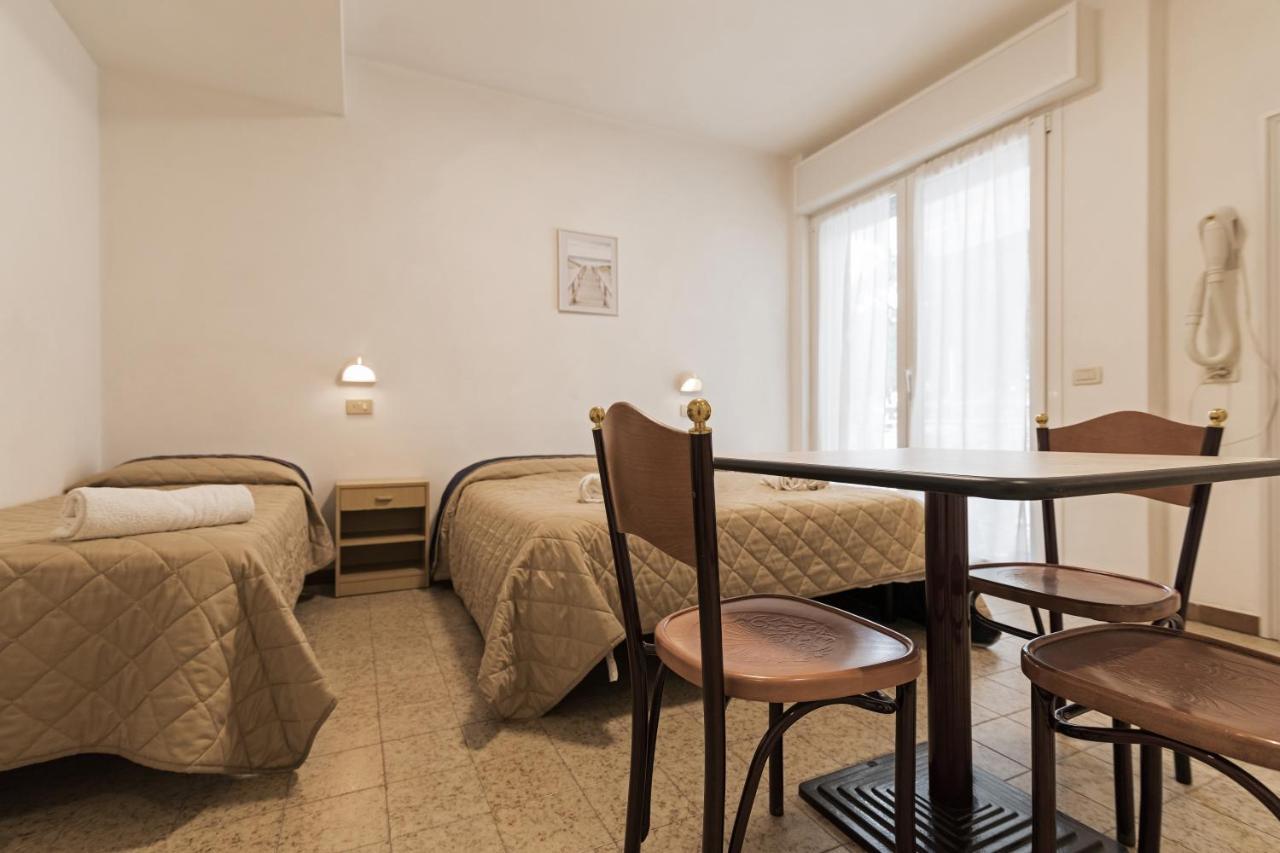 Residence Das Nest - Appartamenti A Pochi Passi Dal Mare Riccione Esterno foto
