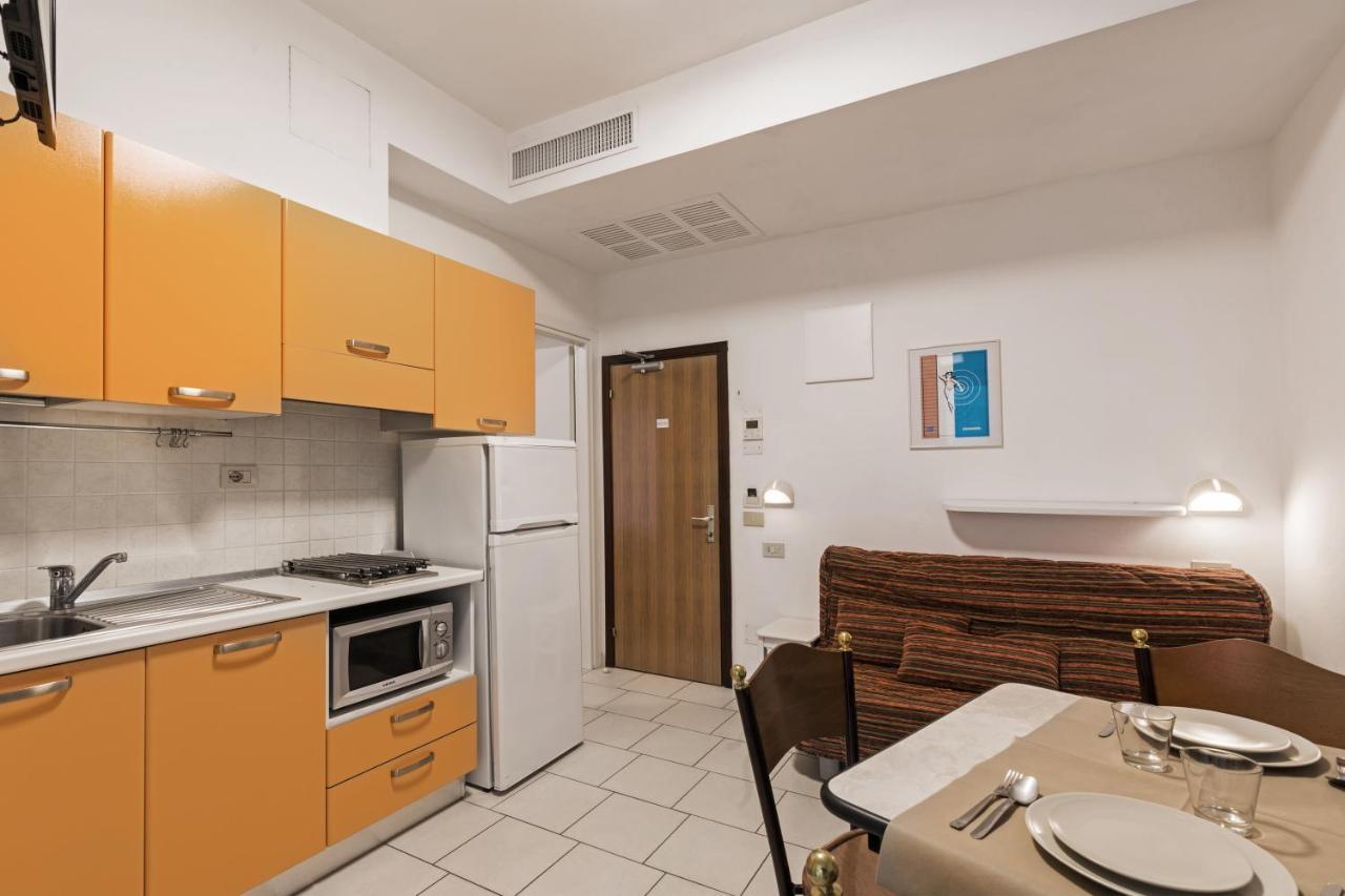 Residence Das Nest - Appartamenti A Pochi Passi Dal Mare Riccione Esterno foto