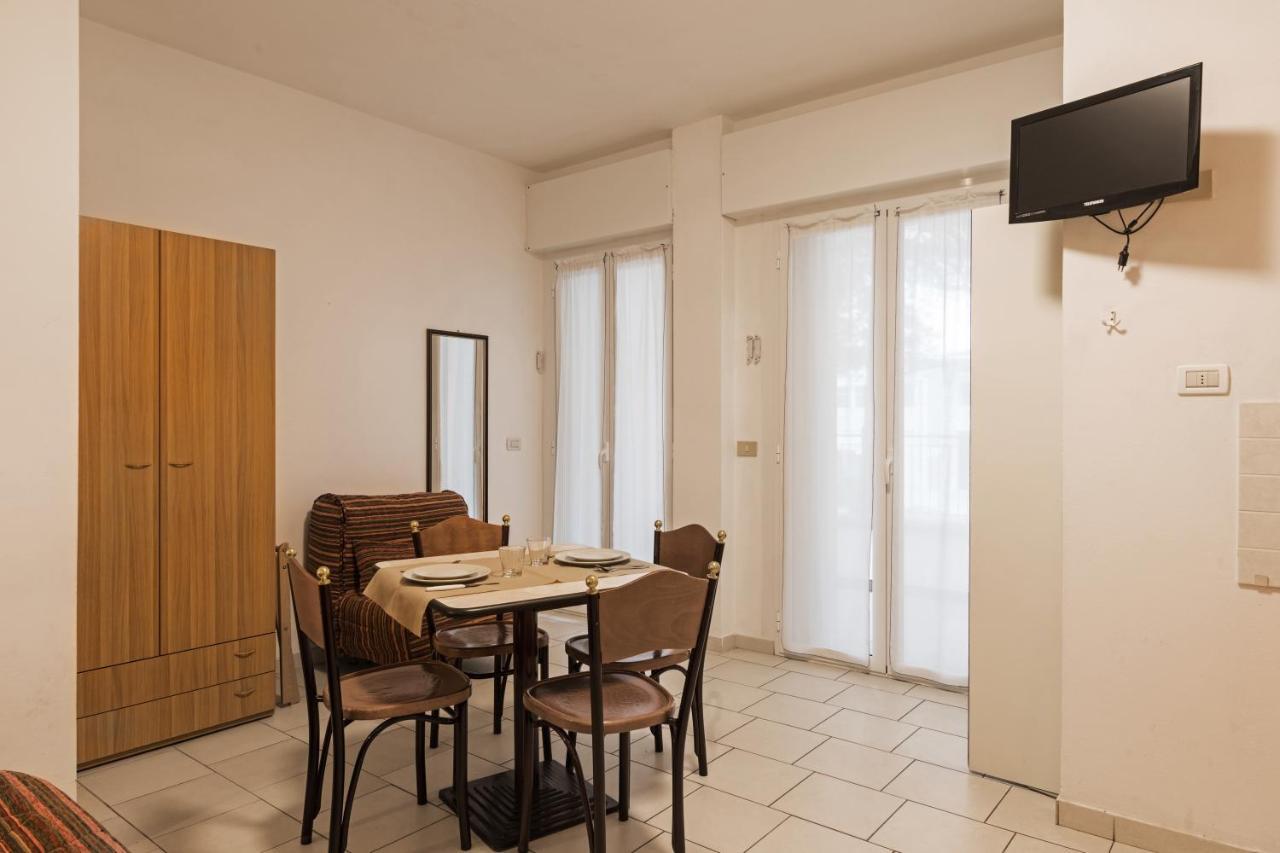 Residence Das Nest - Appartamenti A Pochi Passi Dal Mare Riccione Esterno foto
