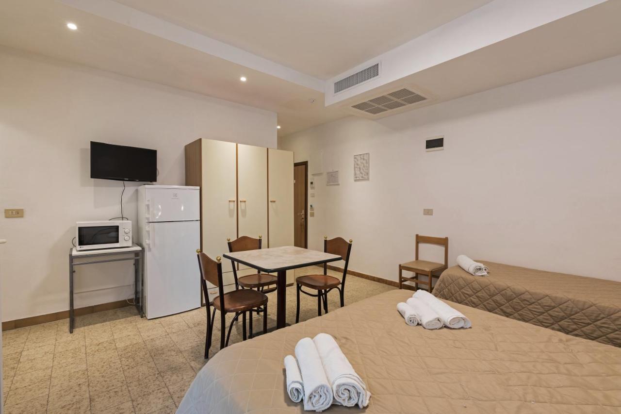 Residence Das Nest - Appartamenti A Pochi Passi Dal Mare Riccione Esterno foto