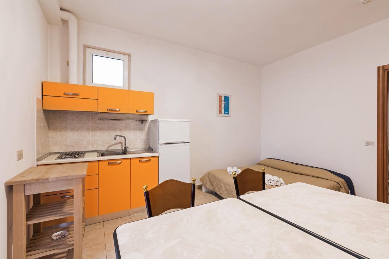 Residence Das Nest - Appartamenti A Pochi Passi Dal Mare Riccione Esterno foto