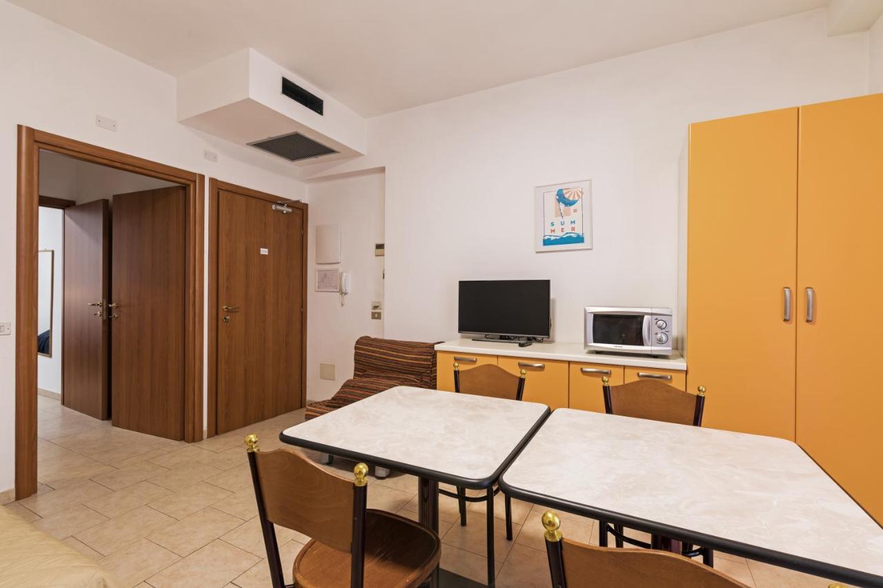 Residence Das Nest - Appartamenti A Pochi Passi Dal Mare Riccione Esterno foto