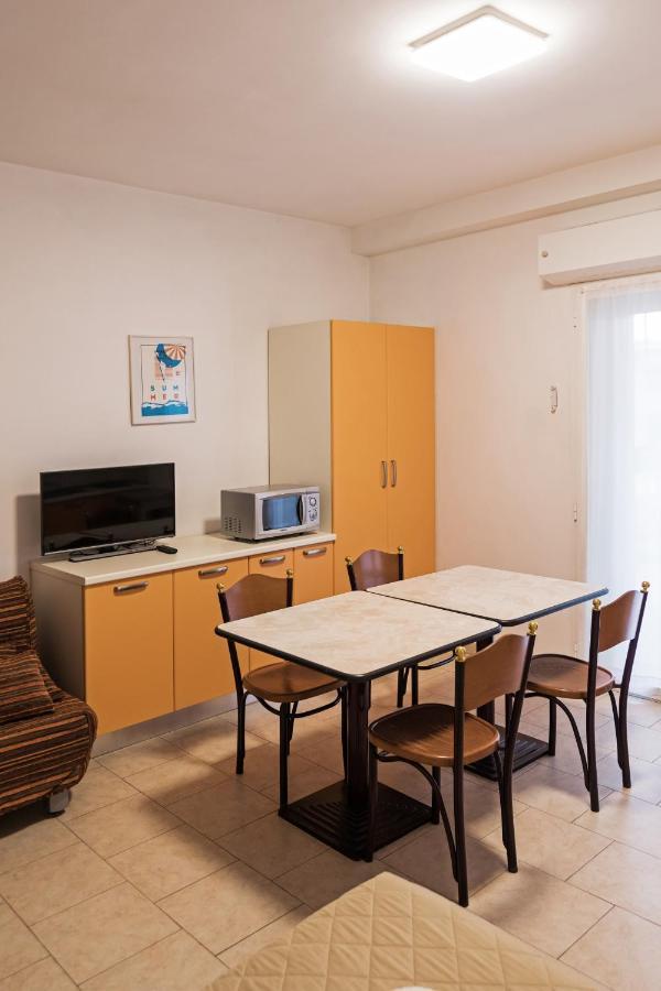 Residence Das Nest - Appartamenti A Pochi Passi Dal Mare Riccione Esterno foto