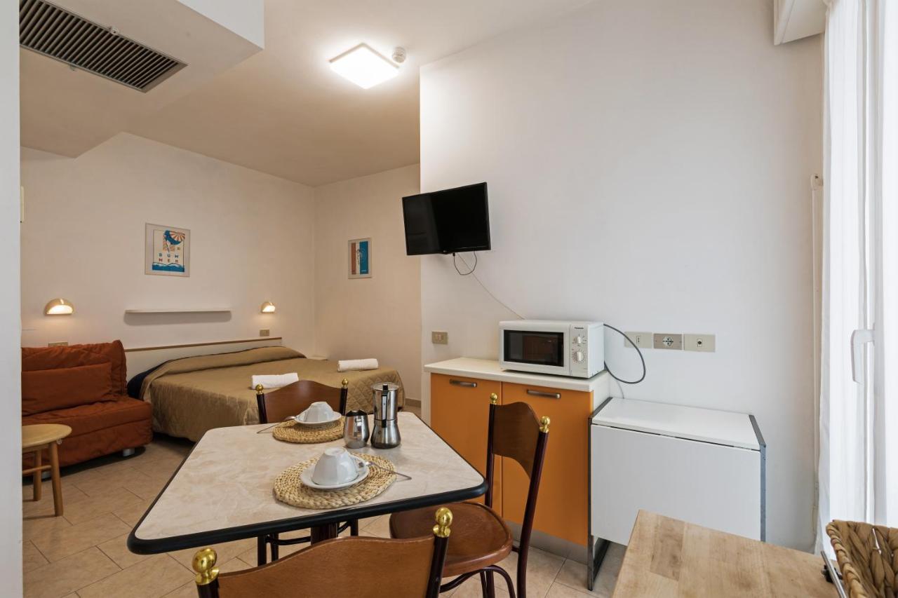 Residence Das Nest - Appartamenti A Pochi Passi Dal Mare Riccione Esterno foto