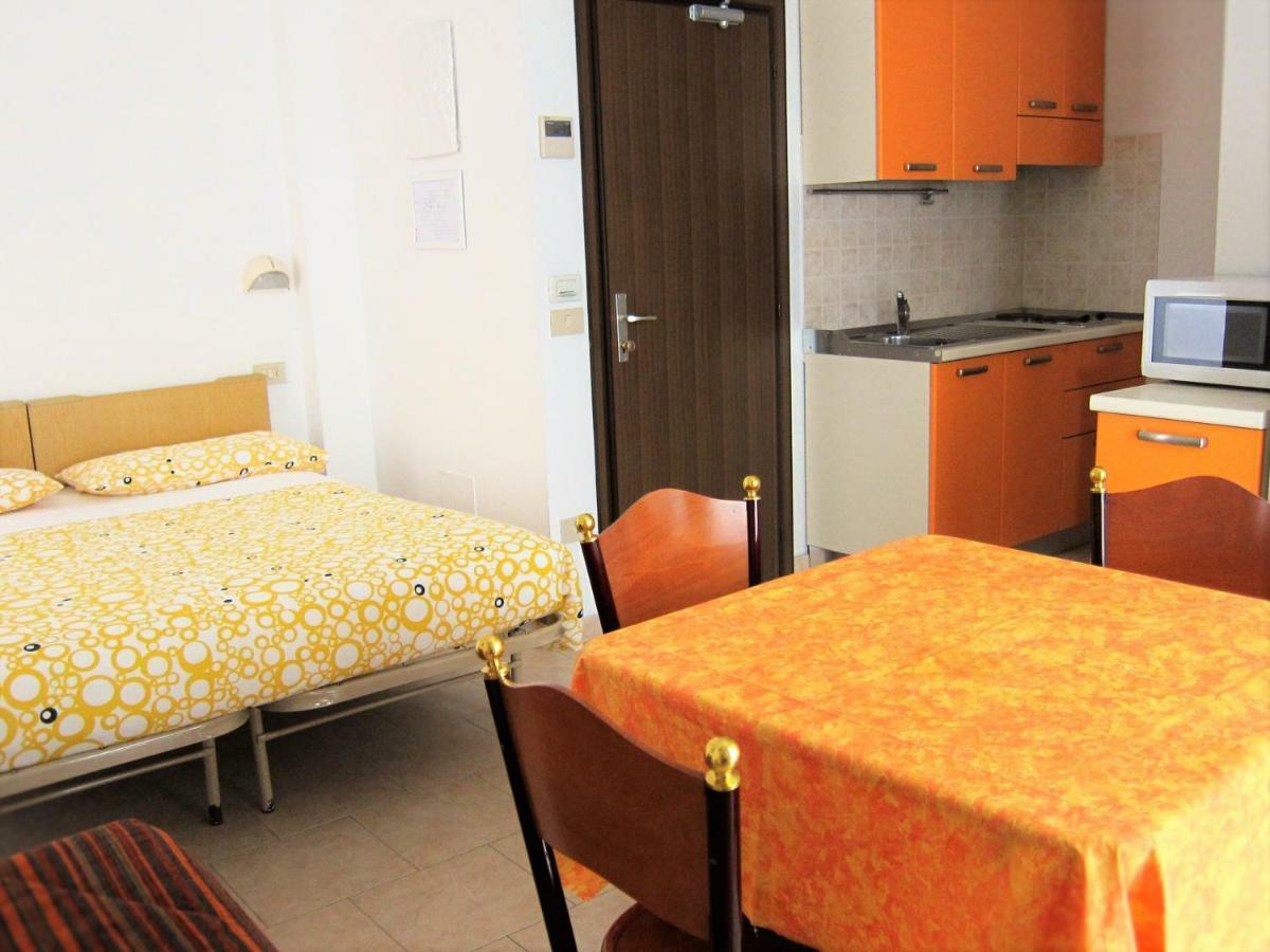 Residence Das Nest - Appartamenti A Pochi Passi Dal Mare Riccione Esterno foto