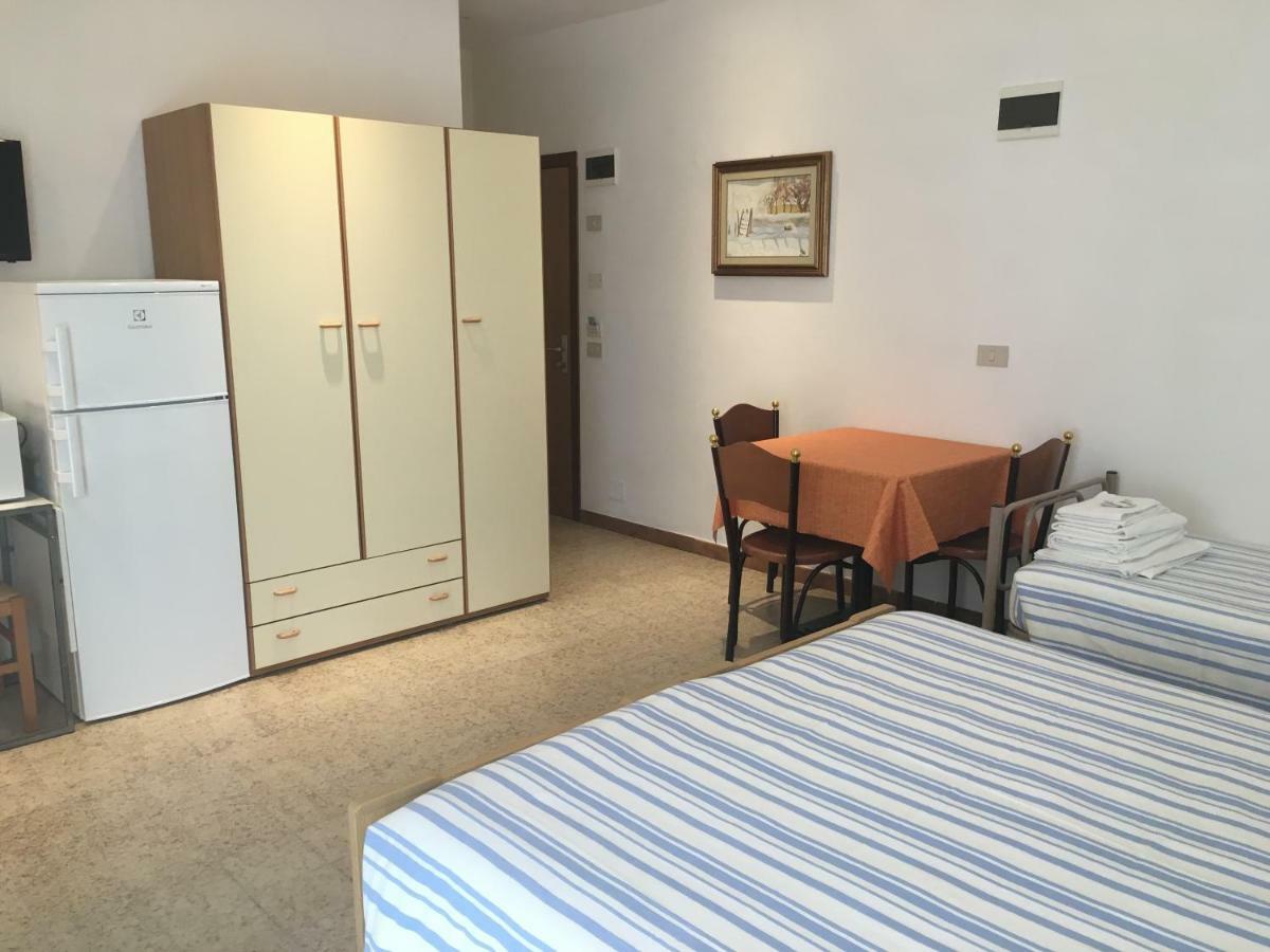 Residence Das Nest - Appartamenti A Pochi Passi Dal Mare Riccione Esterno foto