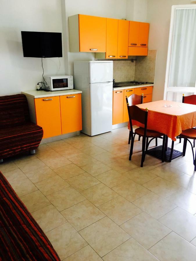 Residence Das Nest - Appartamenti A Pochi Passi Dal Mare Riccione Esterno foto