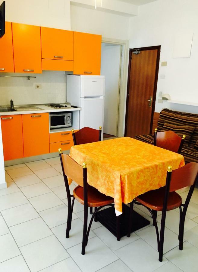 Residence Das Nest - Appartamenti A Pochi Passi Dal Mare Riccione Esterno foto