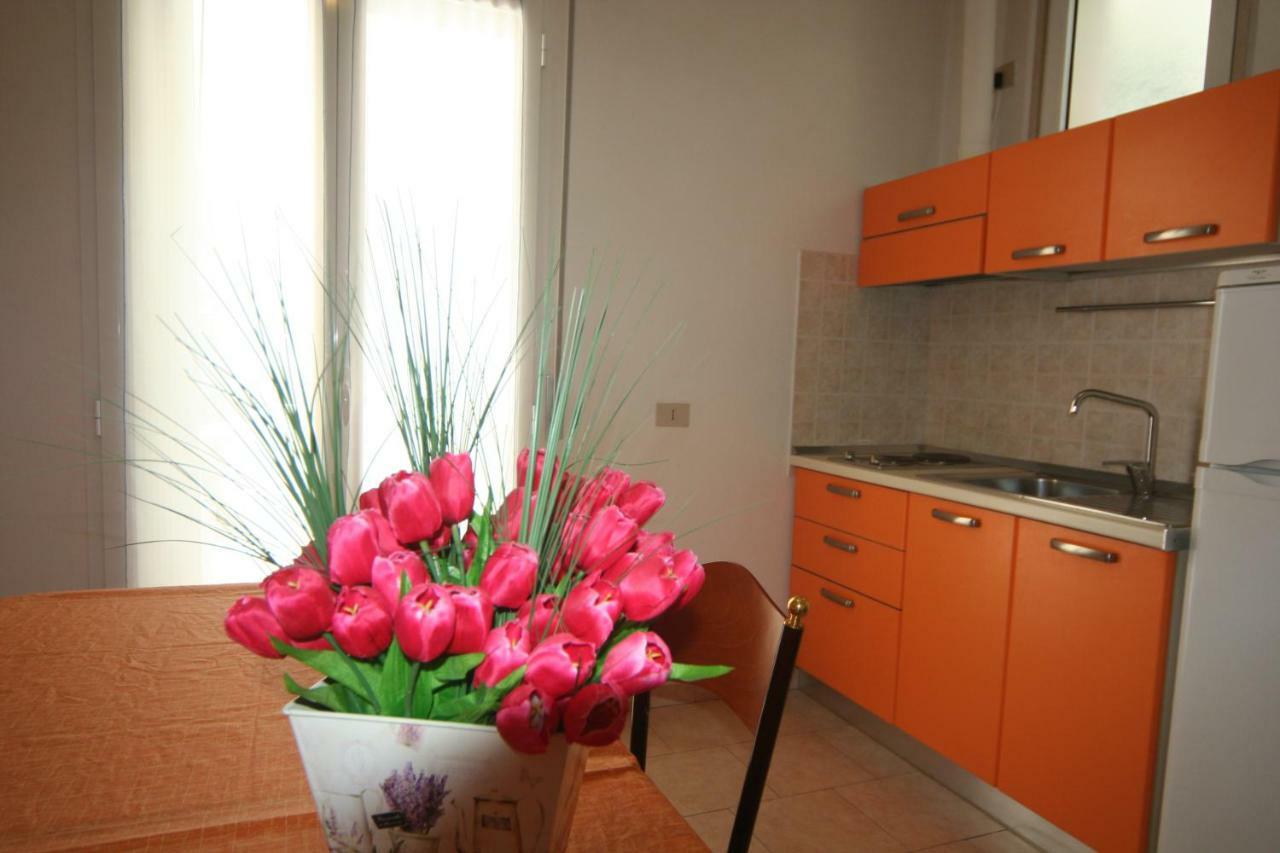 Residence Das Nest - Appartamenti A Pochi Passi Dal Mare Riccione Esterno foto