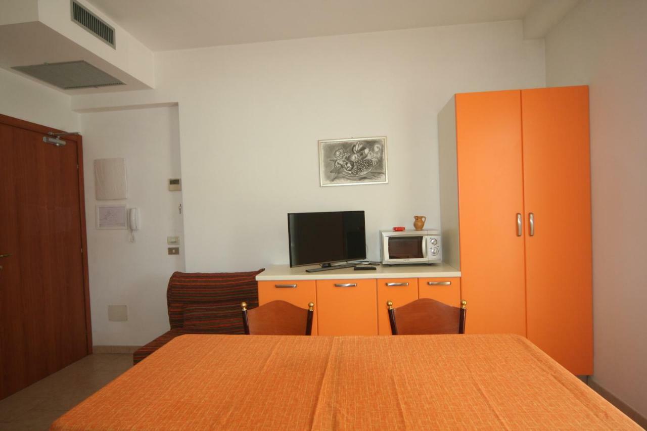 Residence Das Nest - Appartamenti A Pochi Passi Dal Mare Riccione Esterno foto