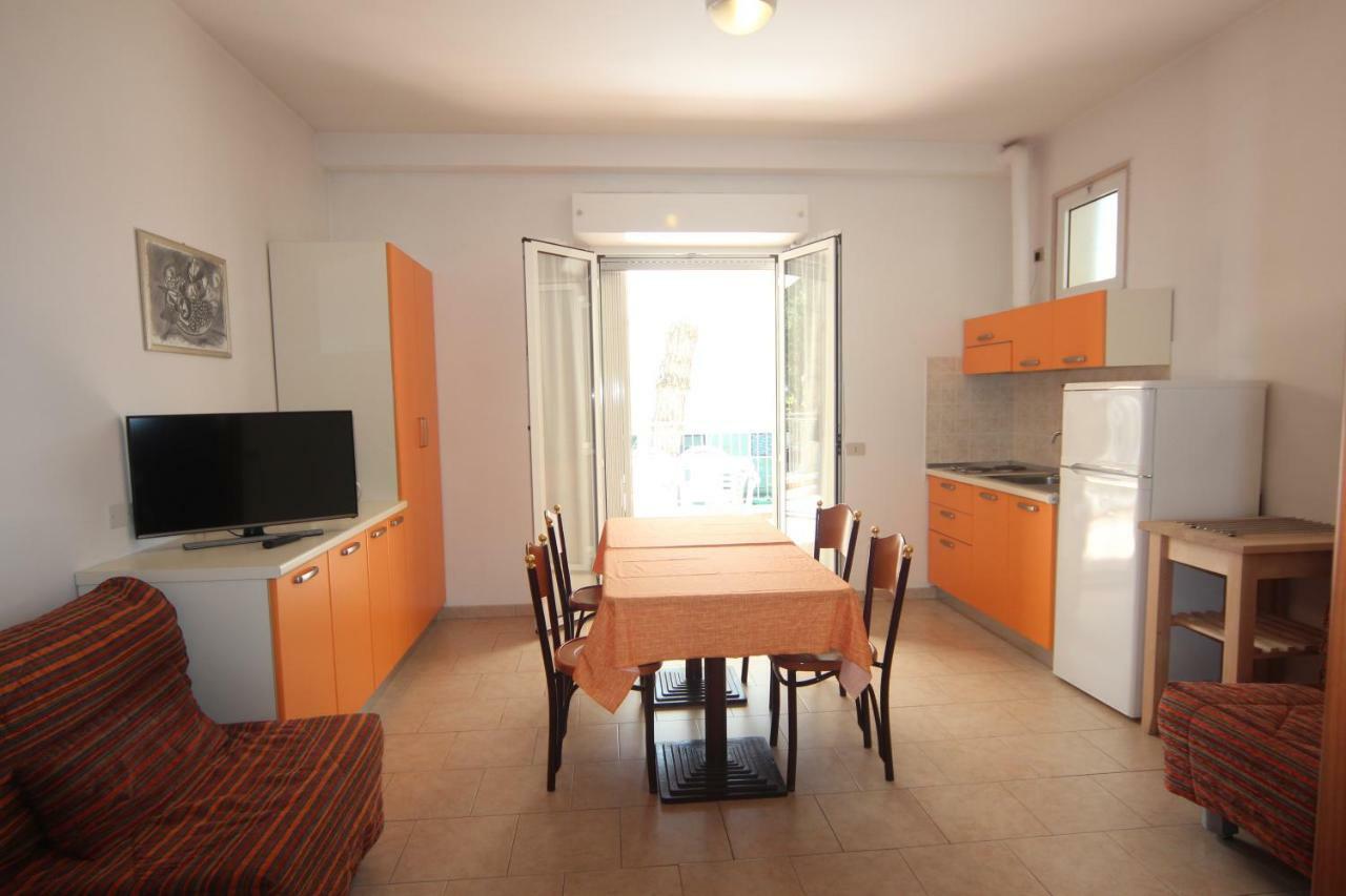 Residence Das Nest - Appartamenti A Pochi Passi Dal Mare Riccione Esterno foto