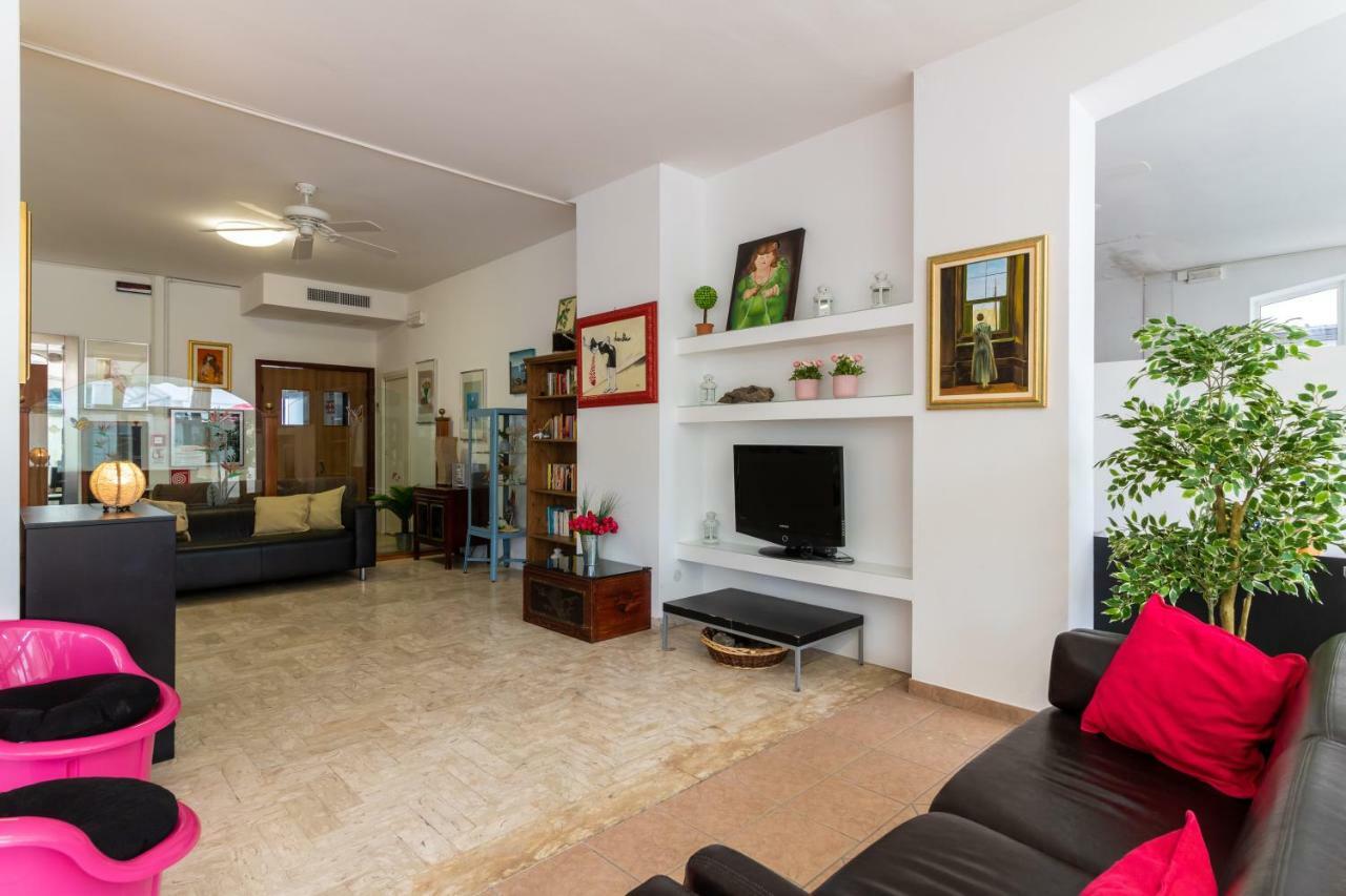 Residence Das Nest - Appartamenti A Pochi Passi Dal Mare Riccione Esterno foto