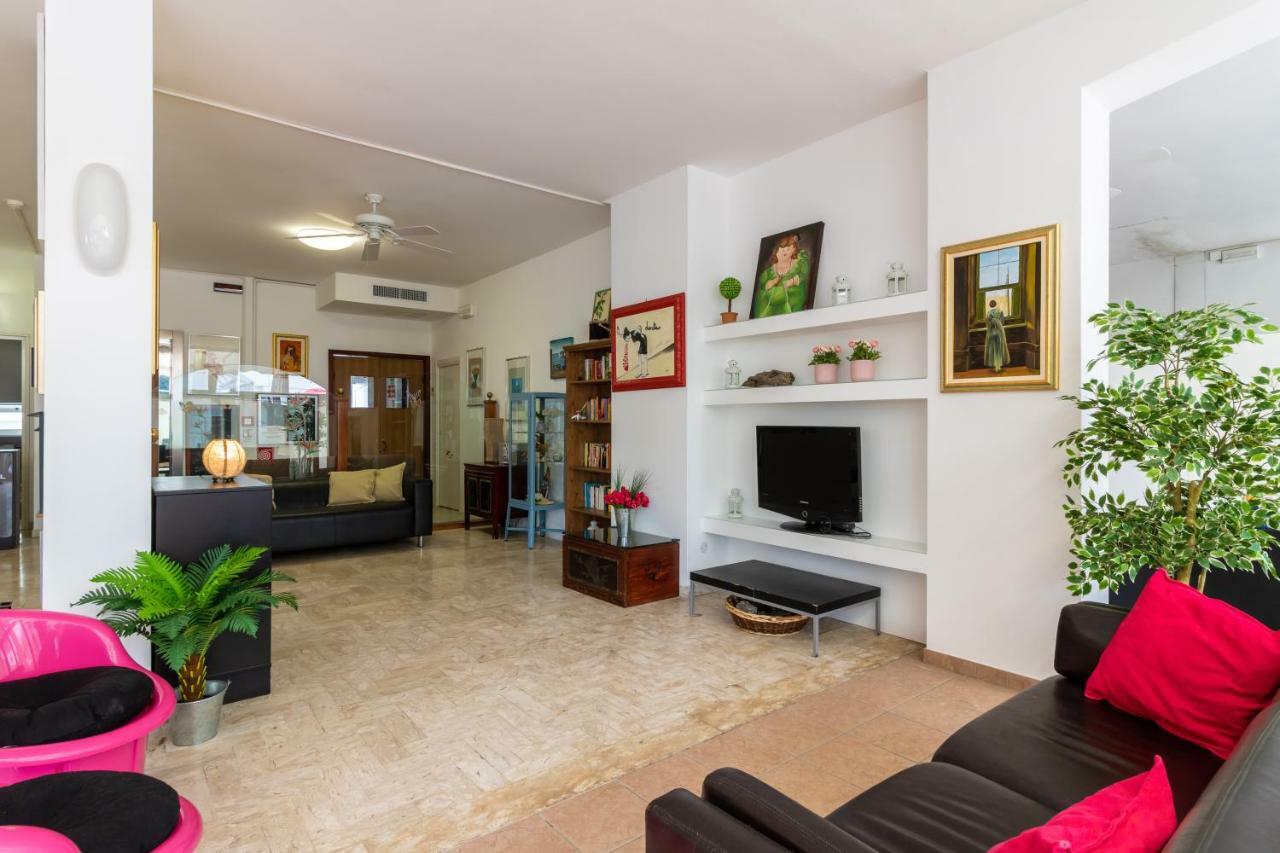 Residence Das Nest - Appartamenti A Pochi Passi Dal Mare Riccione Esterno foto