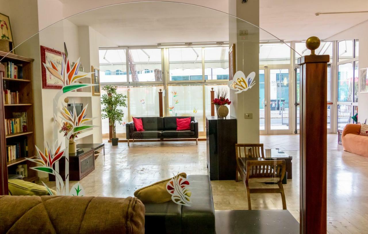 Residence Das Nest - Appartamenti A Pochi Passi Dal Mare Riccione Esterno foto